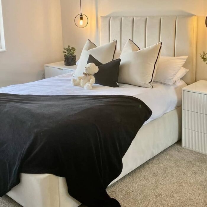 Amelia Bed